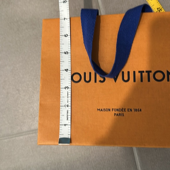 Louis Vuitton Gift Shopping Bag and Envelopes - Picture 9 of 9